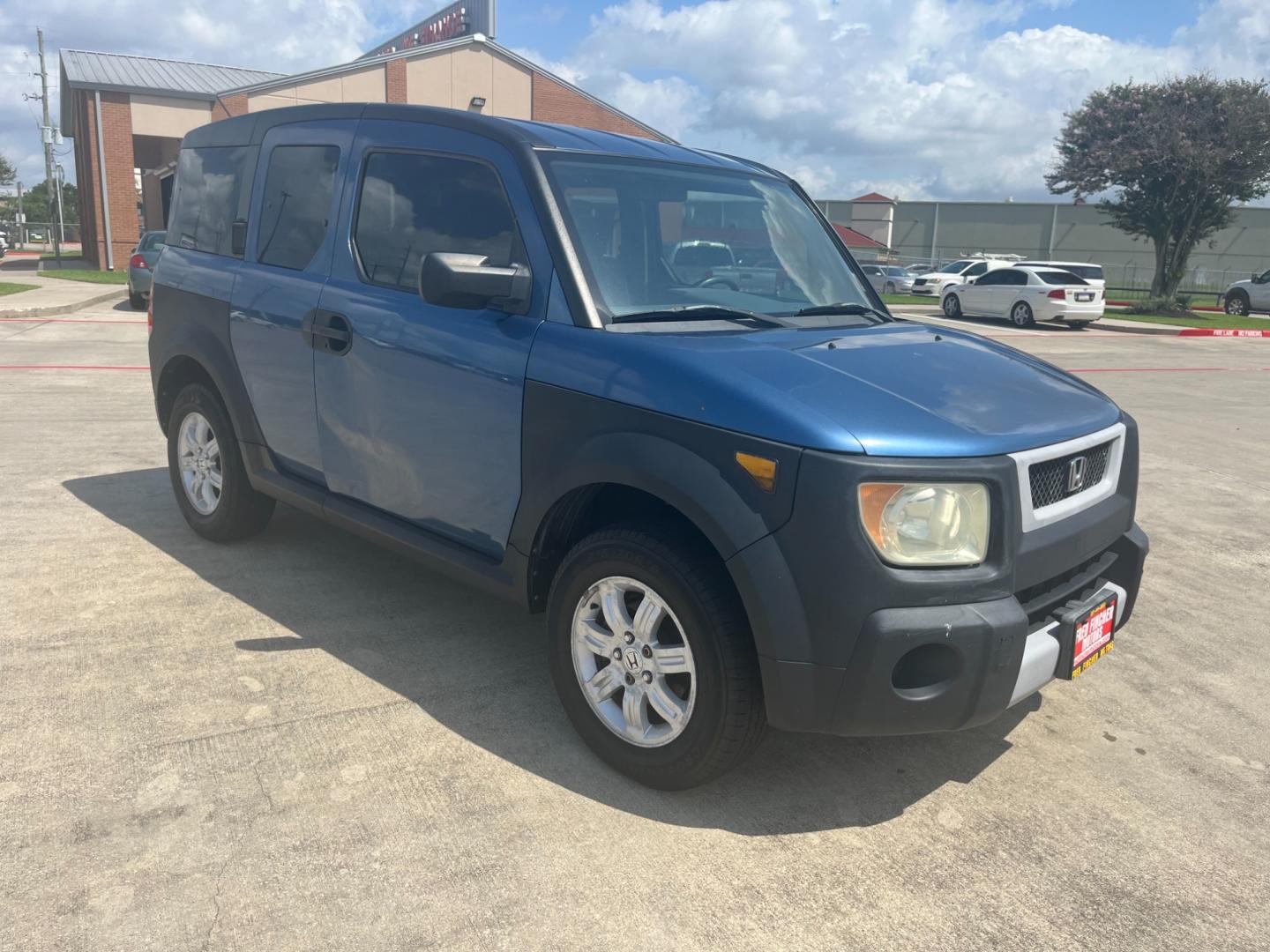 2006 blue /gray Honda Element LX 2WD AT (5J6YH18336L) with an 2.4L L4 DOHC 16V engine, 4-Speed Automatic Overdrive transmission, located at 14700 Tomball Parkway 249, Houston, TX, 77086, (281) 444-2200, 29.928619, -95.504074 - Photo#0